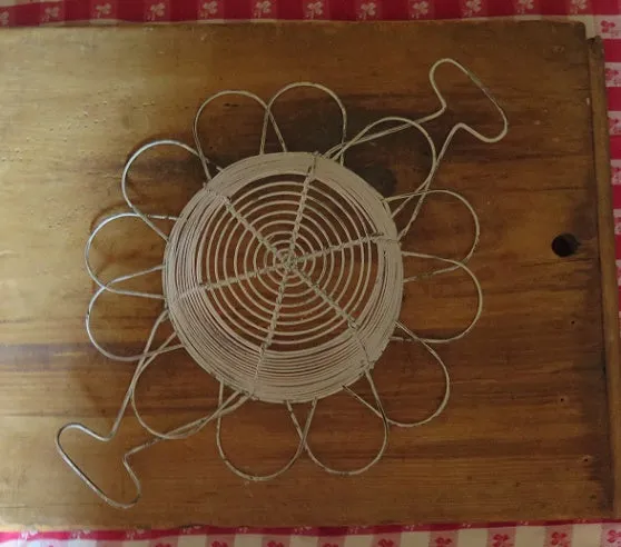 Antique Farmhouse Wire Egg Basket in White Paint